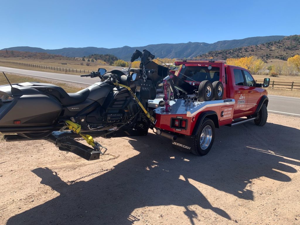 Home | Leo's Towing | Junk Cars | Roadside Assistance | Denver | Aurora